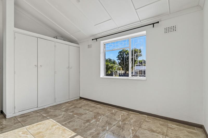 To Let 4 Bedroom Property for Rent in Lakeside Western Cape